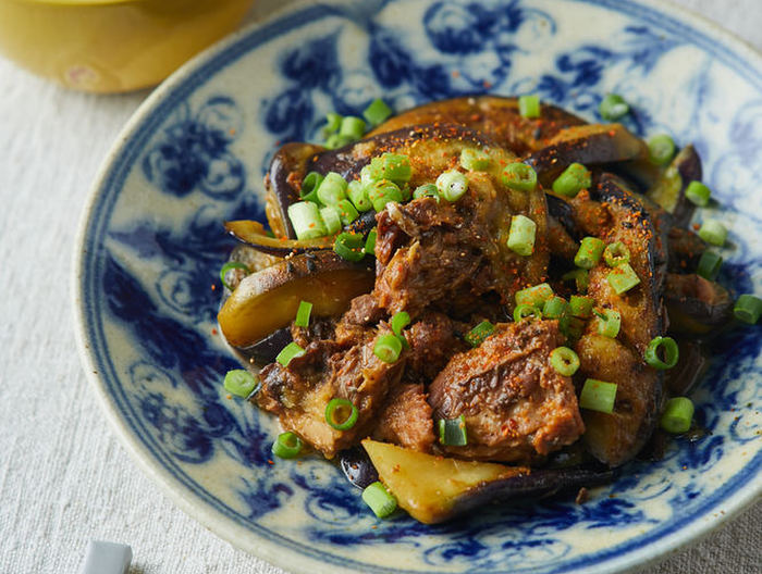 さばみそ煮缶となすのピリ辛炒め
