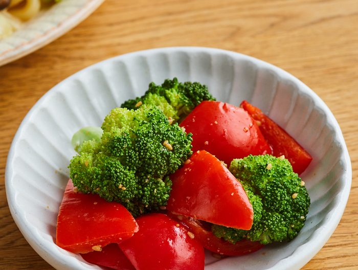 ブロッコリーとパプリカのごまあえ