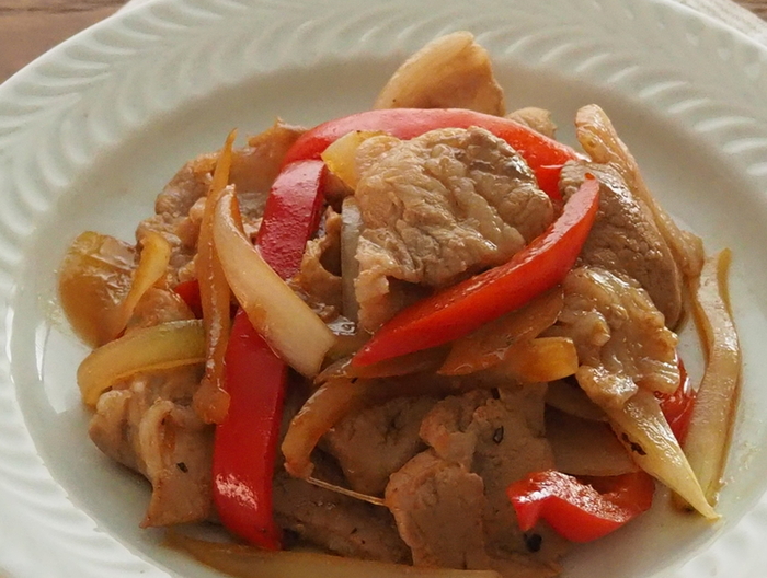豚肉とパプリカのマーマレードしょうゆ炒め