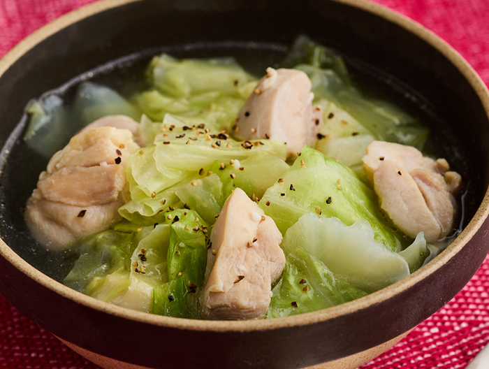 たっぷりキャベツと鶏肉のうま塩スープ
