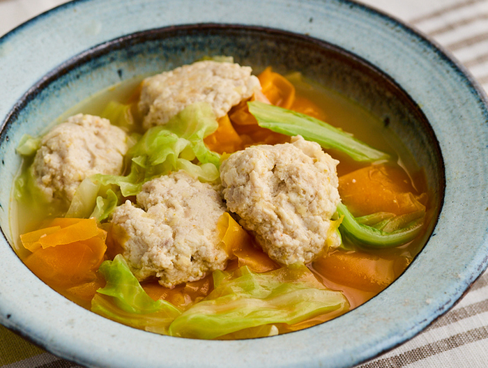 豆腐鶏団子と野菜の中華スープ