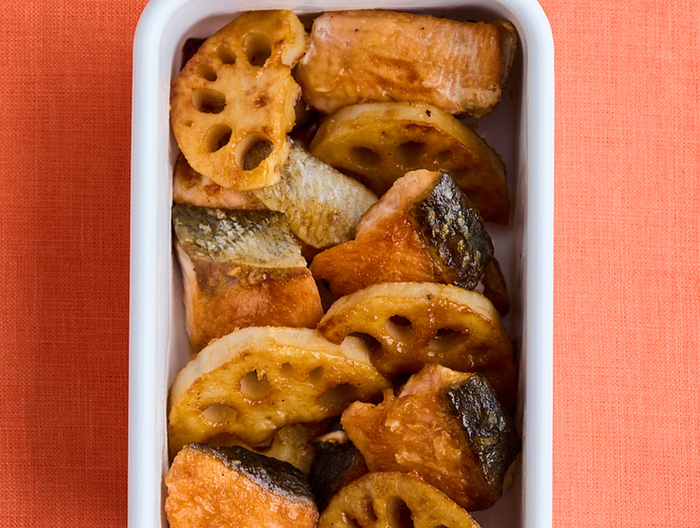 作り置きに 鮭とれんこんの照り焼き