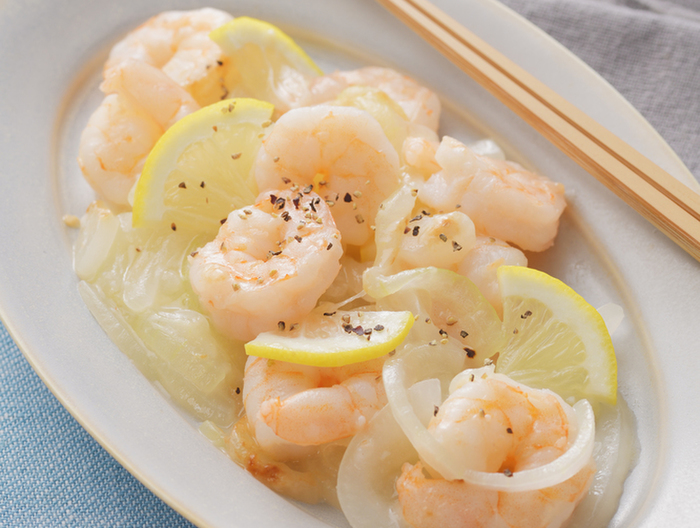 えびと玉ねぎの塩レモン炒め