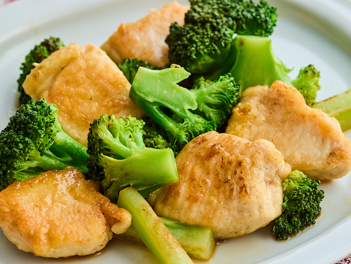 鶏むね肉とブロッコリーの照り焼き炒め