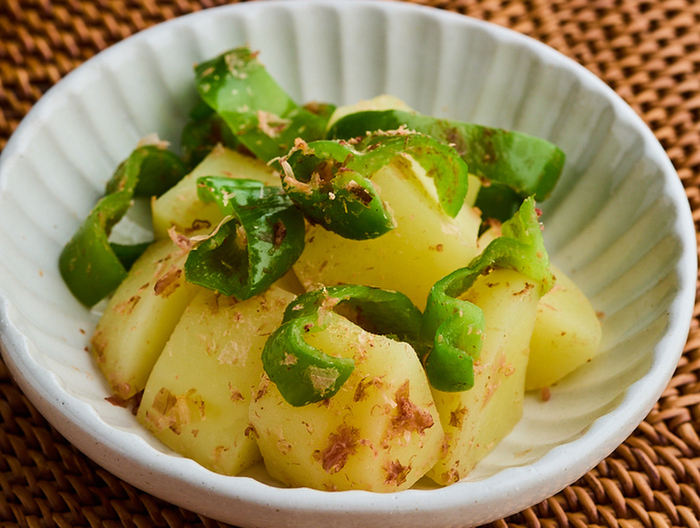 ほぼ塩０ピーマンとじゃがいものかつお節あえ