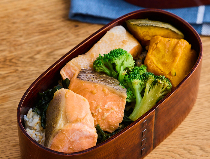 レンジで４分 鮭のしょうが蒸し弁当