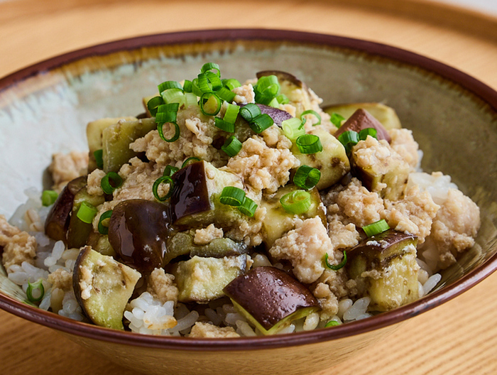 鶏ひき肉となすの和風あんかけ丼