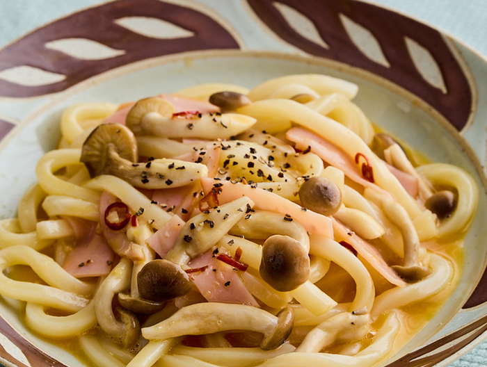 電子レンジで ピリ辛カルボナーラうどん