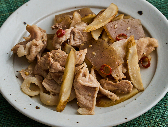 豚肉とこんにゃくごぼうの甘辛炒め