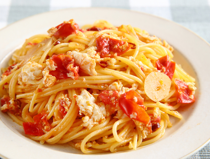 トマトと卵のピリ辛パスタ