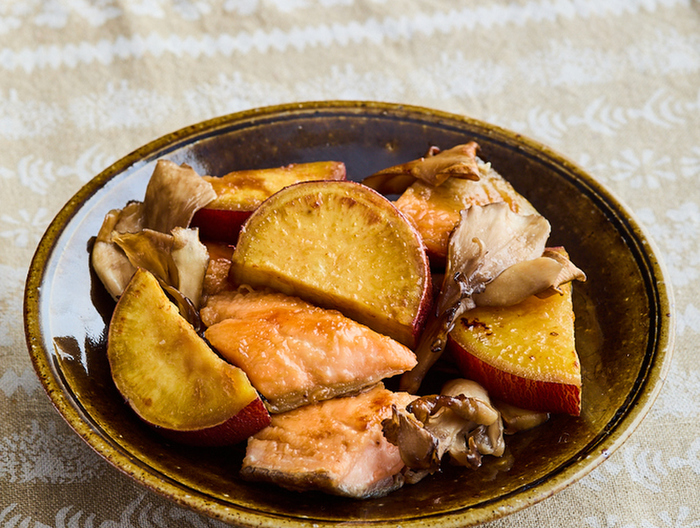 鮭とさつまいものバターしょうゆ炒め