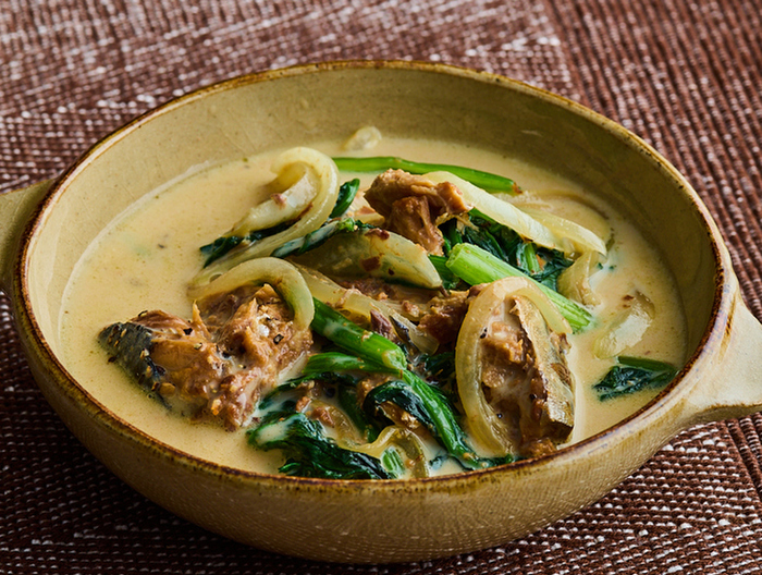 さば缶とほうれん草の豆乳みそ煮