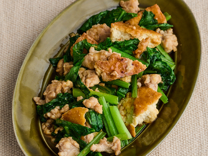 厚揚げと小松菜の甘辛そぼろ炒め