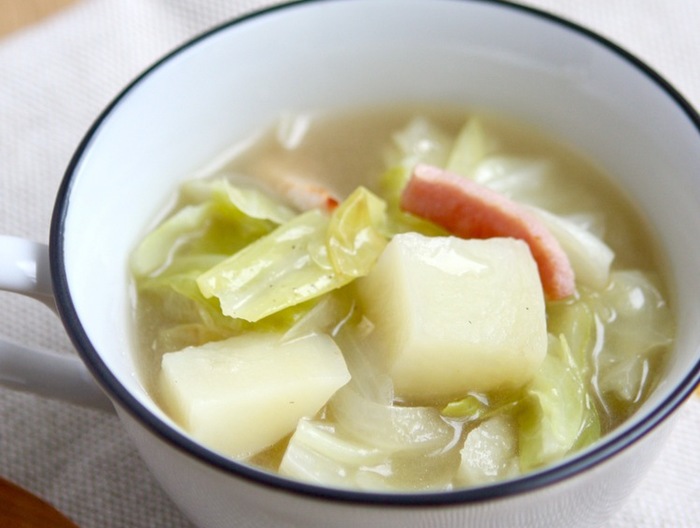キャベツたっぷりコンソメスープ