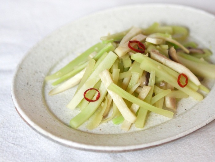 エリンギとブロッコリーの茎で洋風きんぴら