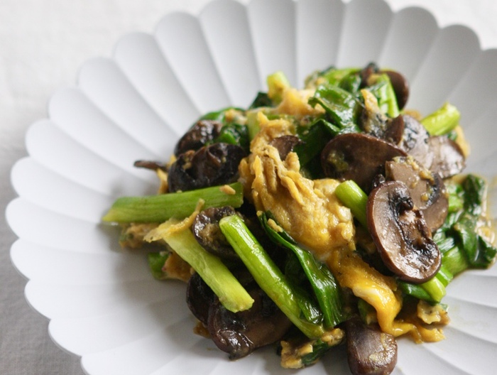 マッシュルームとにらと卵の炒め