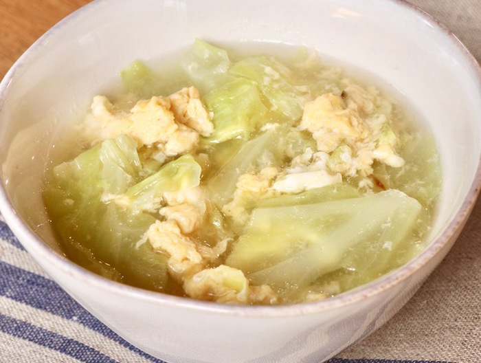 炒めたキャベツの中華スープ