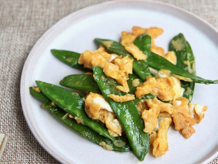 定番の味 さやえんどうの卵とじ