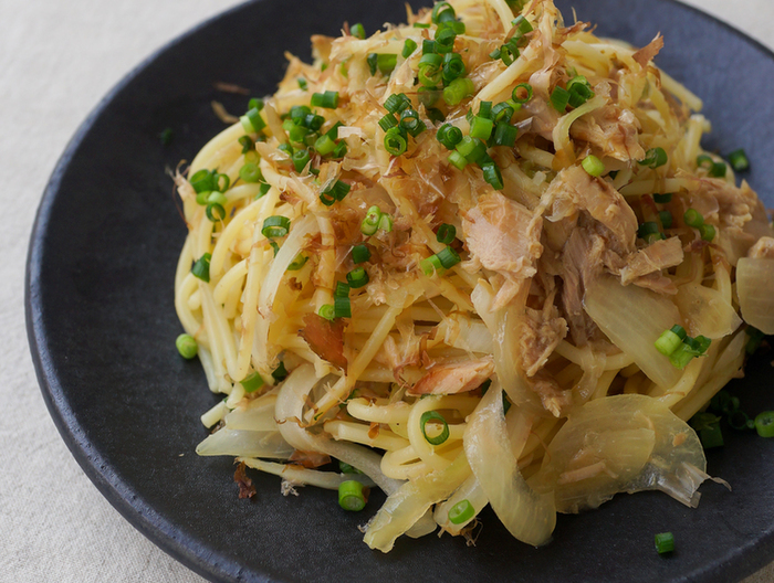 ツナと玉ねぎのにんにく醤油パスタ