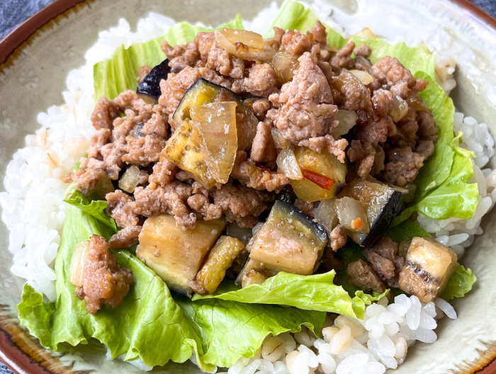 なすと豚ひき肉のうま味噌どんぶり