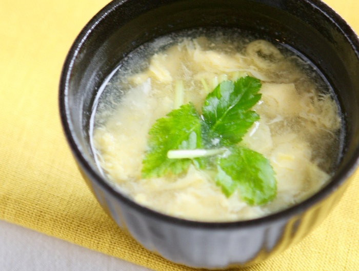 三つ葉と卵のふわふわ中華スープ