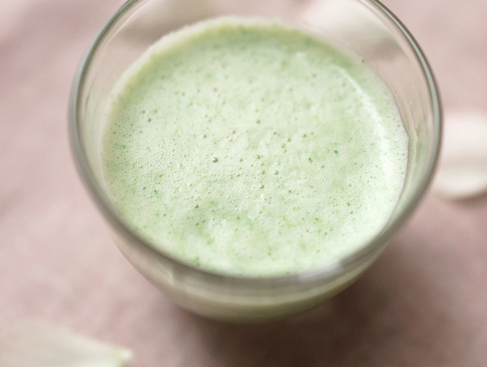 ブロッコリーとバナナの豆乳スムージー