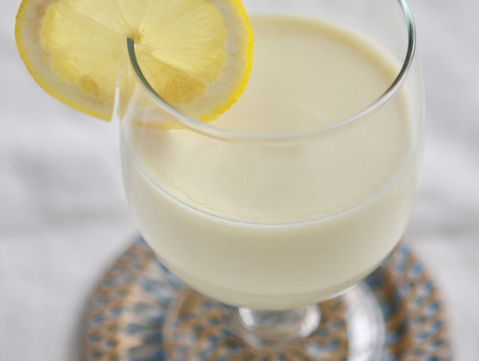 豆乳とレモンでヨーグルトドリンク