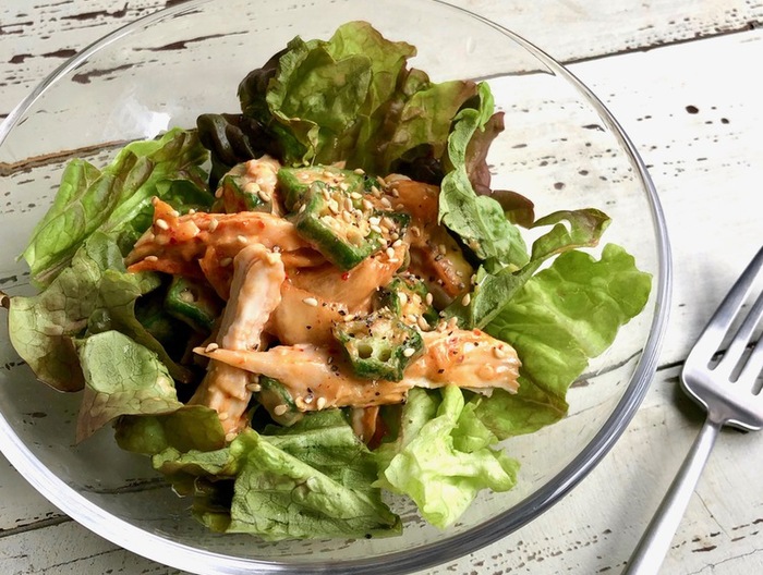 鶏とオクラの練りごまキムチあえ