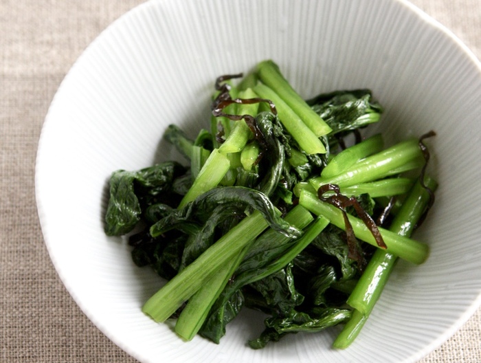 塩昆布とごま油と小松菜のおひたし