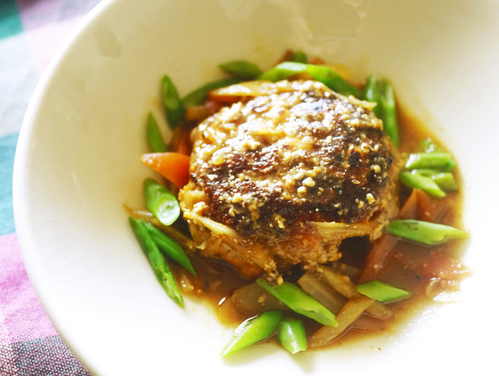 蒸し大豆の和風煮込みハンバーグ
