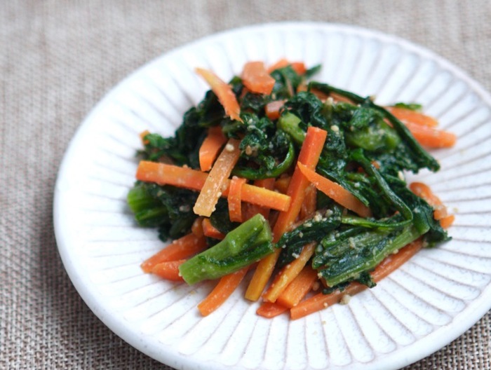春菊と人参のみそごま炒め