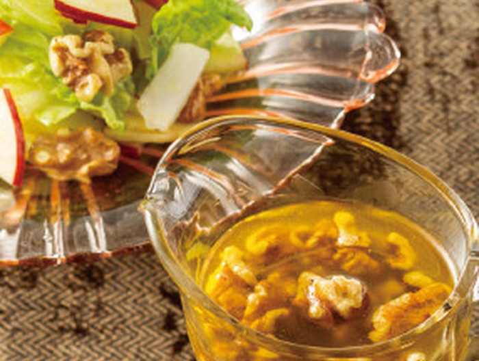 リンゴと白菜のサラダ　クルミドレッシング