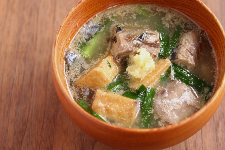 さば缶と厚揚げのごまみそ汁