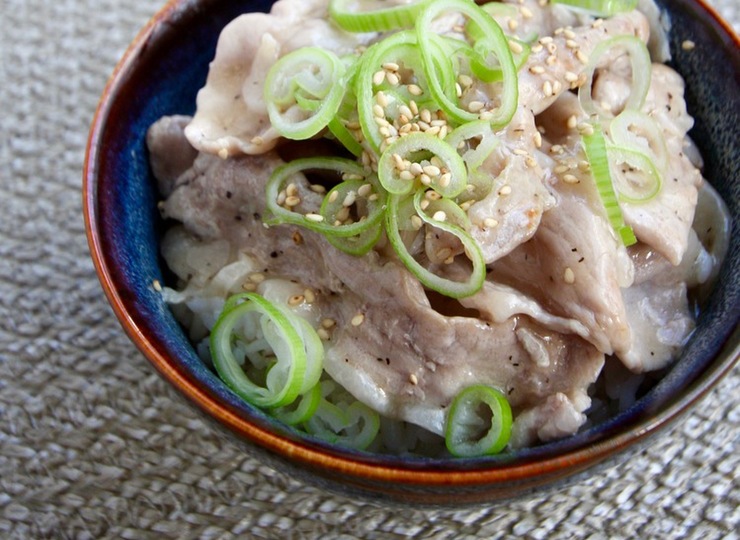 ねぎ塩だれガーリック豚丼