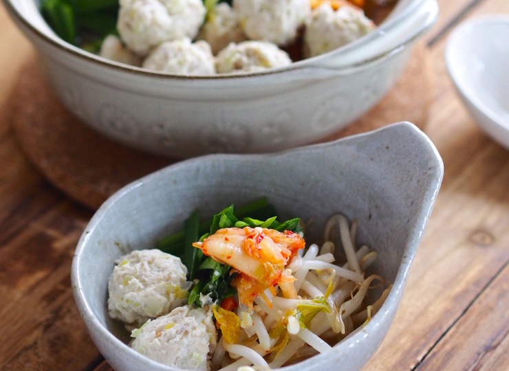 鶏団子と野菜たっぷりキムチ味噌鍋