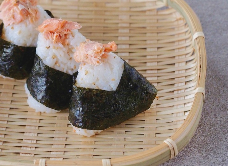 鮭ごまおにぎり