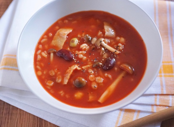 お手軽 押し麦と豆のトマトスープ