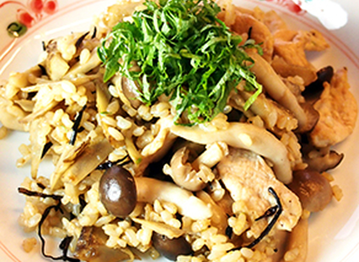 繊維たっぷり ごぼうとひじきの玄米炒飯