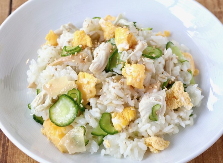 酒蒸し鶏ささ身でサラダ風混ぜ寿司