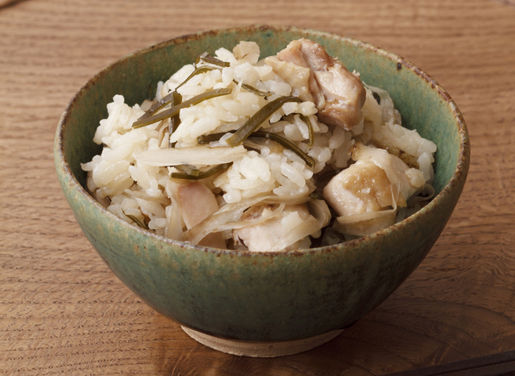 鶏とごぼうと昆布の炊き込みご飯