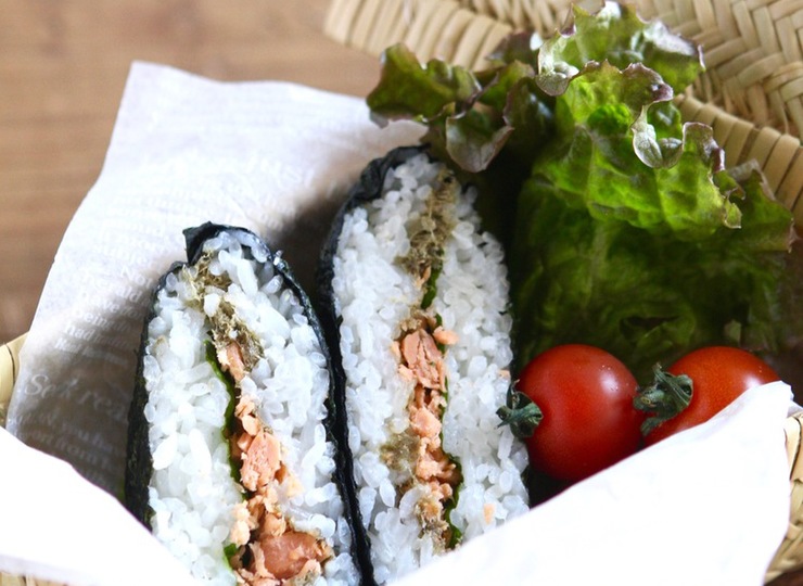 鮭とろろのおにぎらず