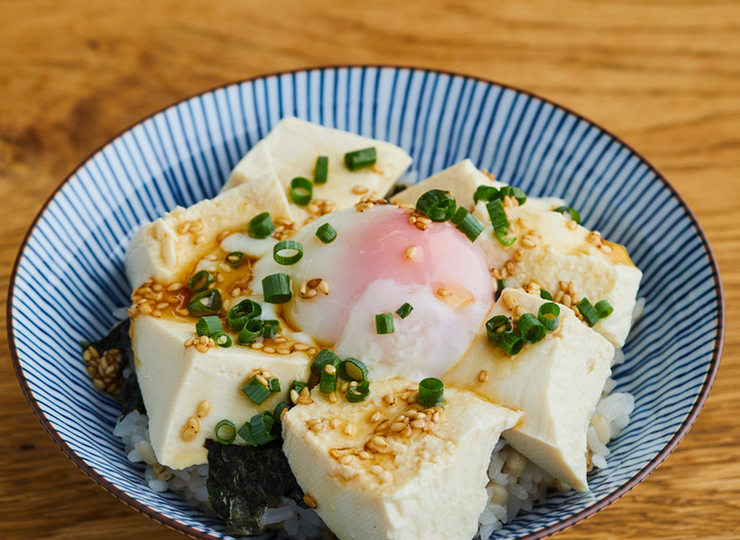 電子レンジで温玉豆腐丼