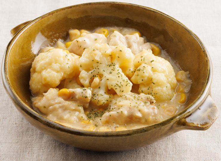 カリフラワーと鶏肉のクリームコーン煮