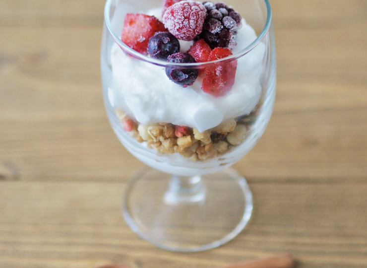 グラノーラヨーグルトパフェ