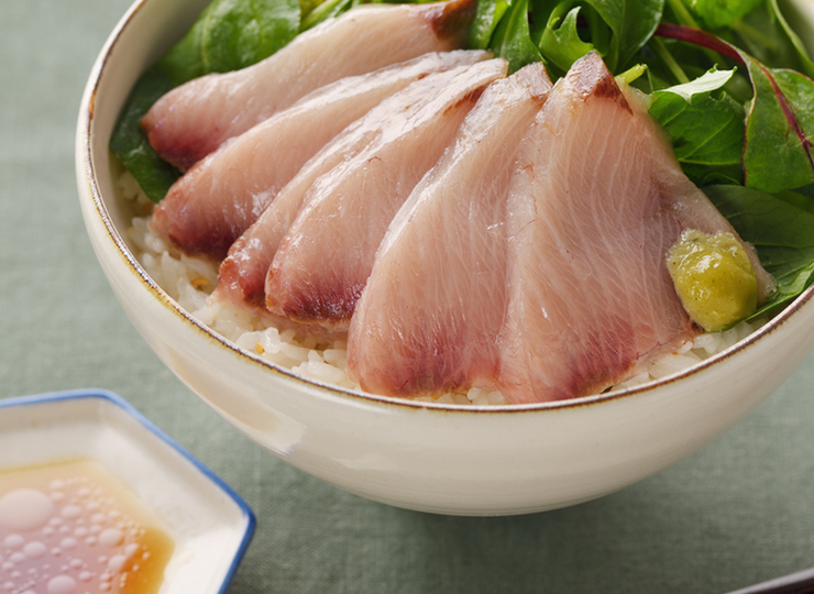 お刺身サラダ丼