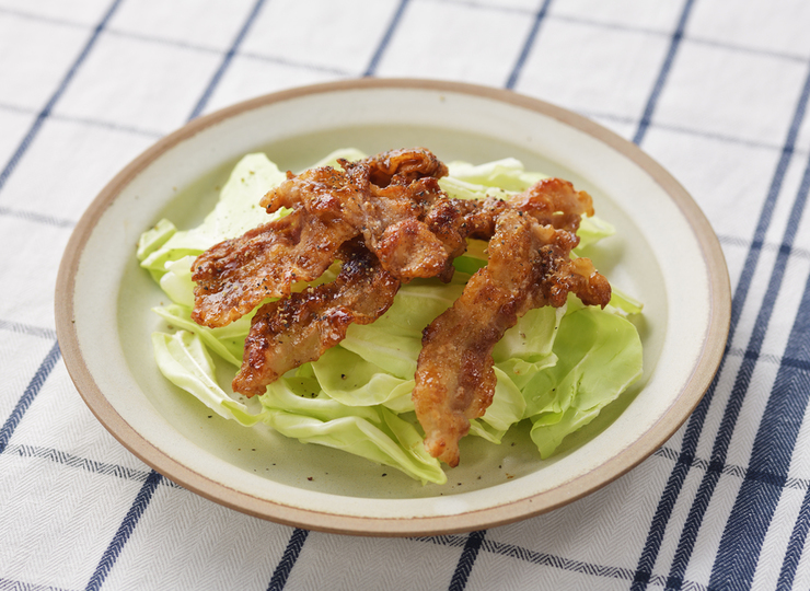 しゃきしゃきキャベツとカリカリ豚バラソース