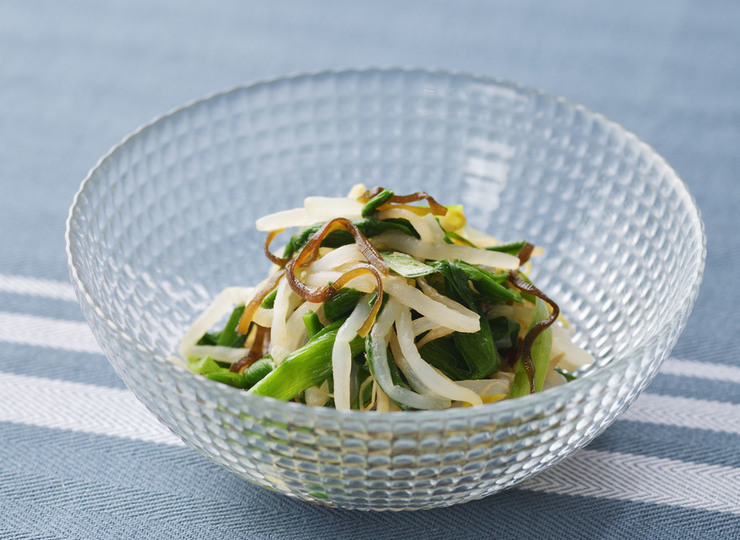 もやしとにらのからし昆布あえ