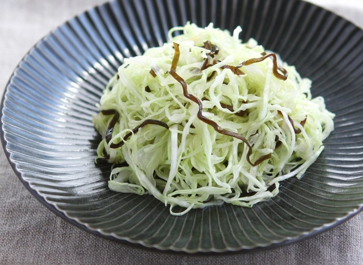 キャベツの塩昆布和え