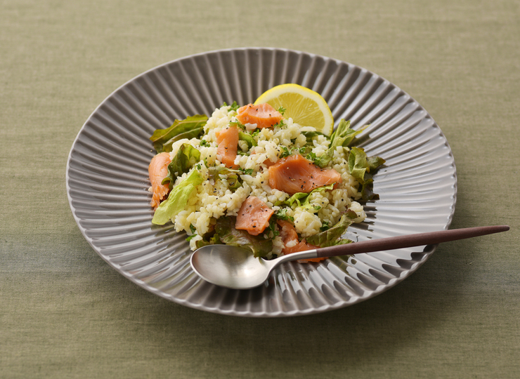 サーモンとカリフラワーのライスサラダ