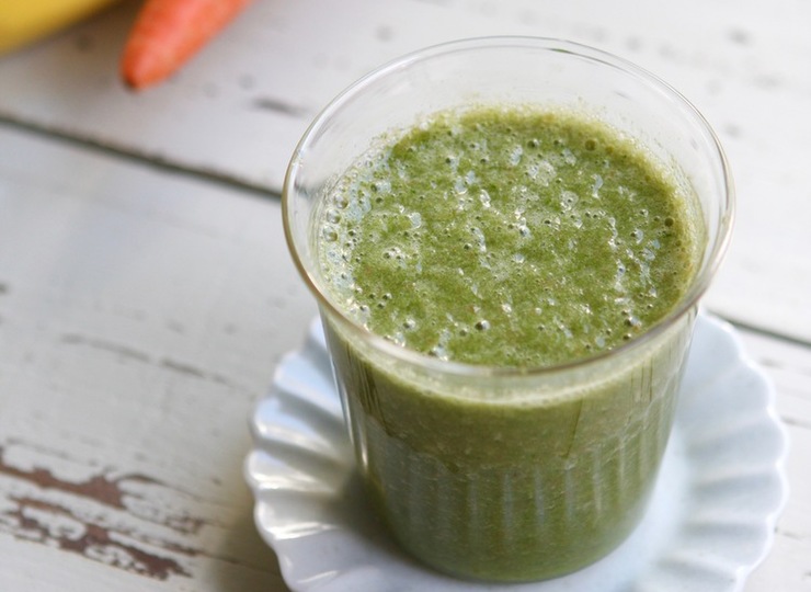 緑黄色野菜とバナナのジュース